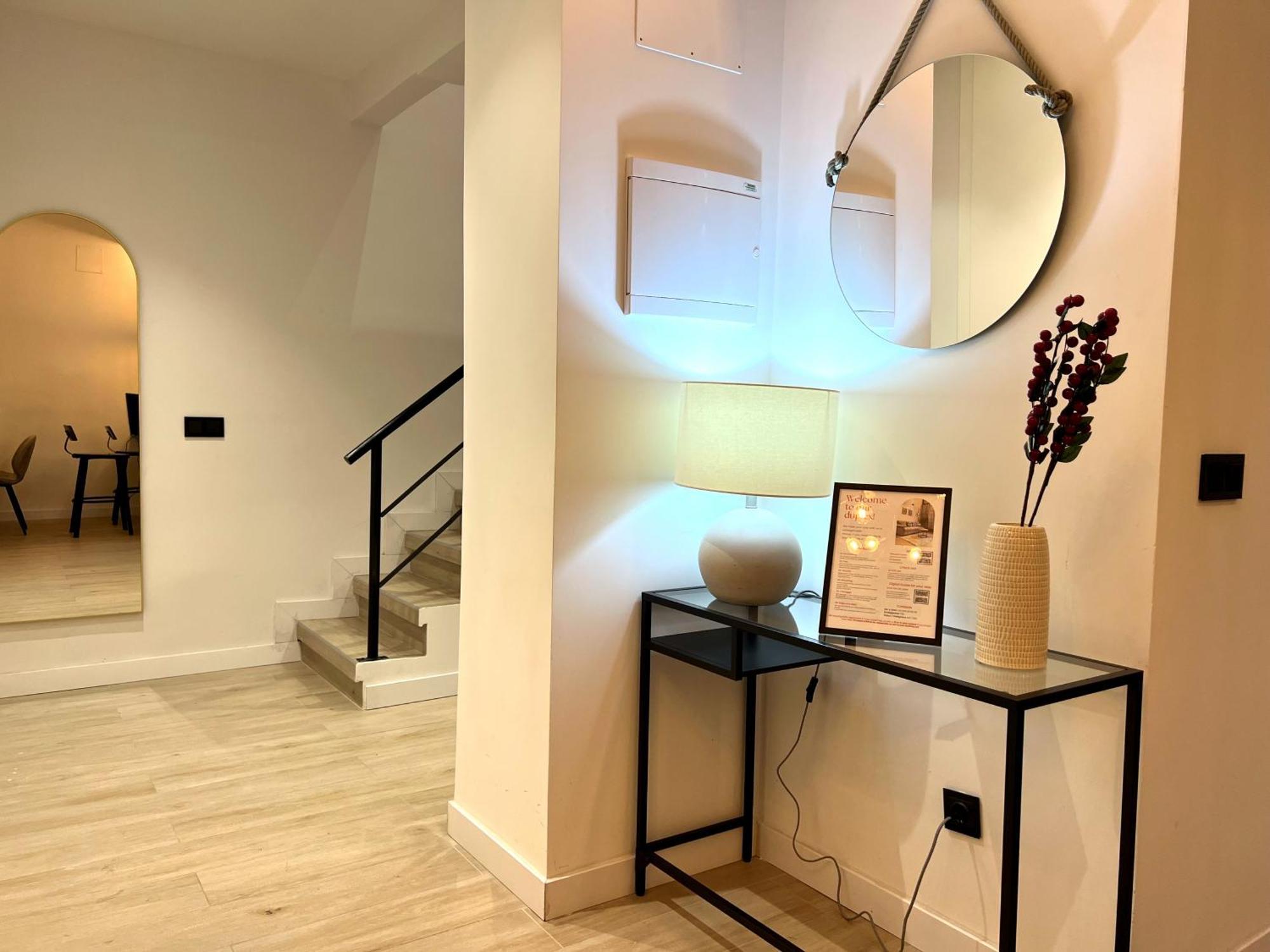 Duplex Moderno Y Acogedor Junto A Atocha Apartment Madrid Bagian luar foto